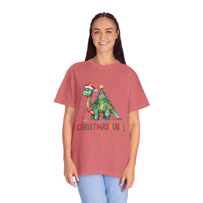 🦖 T-shirt unisexe teint en pièce « Happy Christmasaurus » - TC404