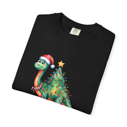 🦖 T-shirt unisexe teint en pièce « Happy Christmasaurus » - TC404