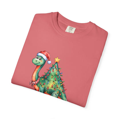 🦖 T-shirt unisexe teint en pièce « Happy Christmasaurus » - TC404