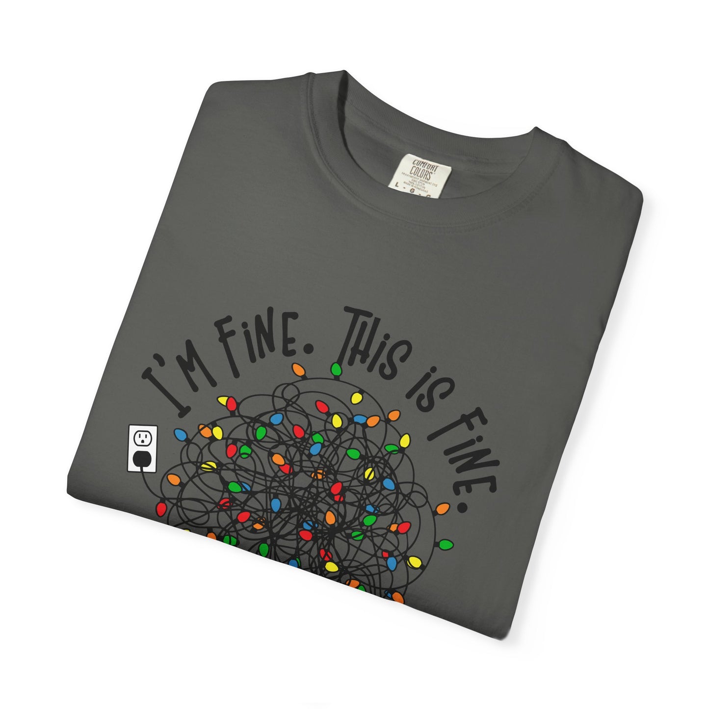 🎄 T-shirt unisexe teint en pièce « Je vais bien » (Lumières de Noël) - TC115